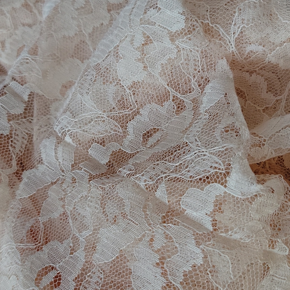 Lace Table Linen - Picture 4 of 4
